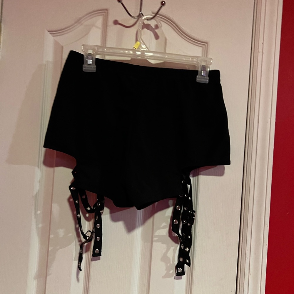 Buckle shorts